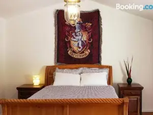 Hogwarts -Themed Cabin in Olympics National Forest