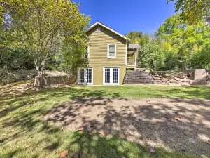 Pet-Friendly Cottage w/ Fire Pit - 3 Mi to Siu!