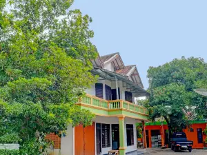 Spot on 92856 Home Stay Syariah Aom Kusman