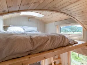 Enchanting Tiny House with Wood Burner and Hot Tub in Cairngorms