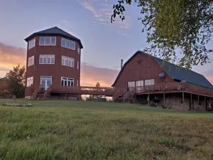 Pinewoods Springs Lodge and Three Story Tower, 220 forested acres and Pond