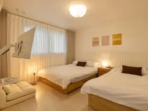 Poom Stay, Airport bus, Cozy Stay for Seoul Travelers,Yeomchang Stn, Line 9 Express