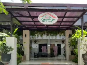 เรดดอร์ซ แอท โฮเทล สุราบายา สุเมอเนป