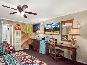Smokey Bear Motel