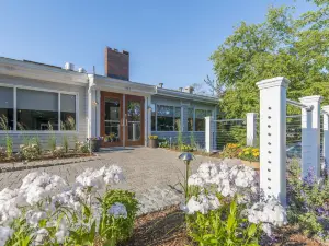 Rockport Inn and Suites