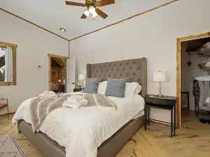 Serenity Haven - Private pool, Mountain views, WiFi