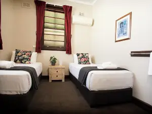 Esk Grand Hotel