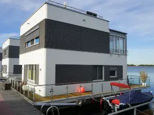 Schwimmendes Haus Robby II