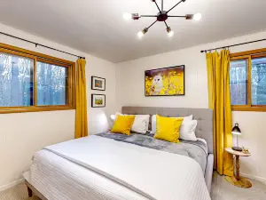 Mountain Retreat - Unit 1: The Rocks House - 3BR, 2BA - Sleeps 10 -OAKLAND