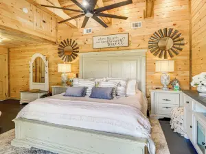 Great Outdoor Space Margys Farmhouse in Jasper