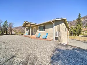 River Acres Retreat w/ Grill & River Access!
