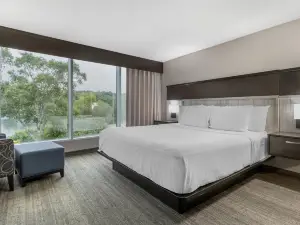 Best Western Plus Chocolate Lake Hotel