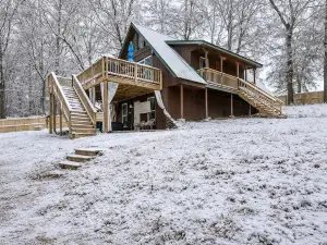 Family A-Frame: Fully-Fenced, Hot Tub, Fire Pit