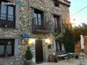 Ana de las Tejas Azules