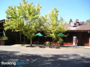 Lake of the Springs Camping Resort Cottage 7