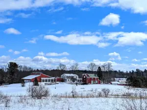 Maple Hill Farm Inn