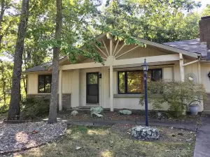 Bella Vista Home ~7 Mi to Slaughter PEN Trail!