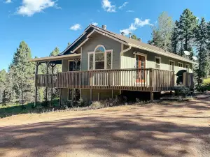 Hilltop Haven in Florissant: Deck + Mountain View!