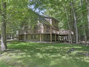 Dog-Friendly Lake Ariel Resort Home w/ Deck!