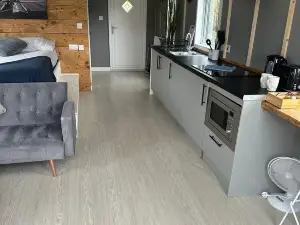 Large Glamping Hut - Riverview 13
