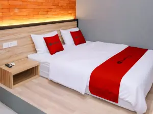 RedDoorz near Alun Alun Kembangjoyo Pati