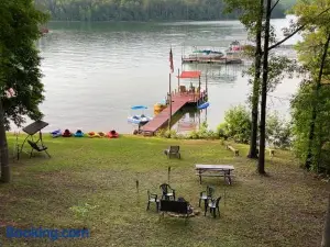 Paradise View Getaway-Dacha