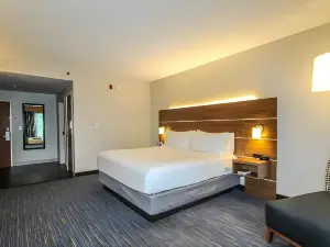 Holiday Inn Express & Suites Charleston-North