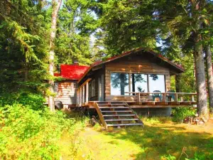 Lake Superior Cabin W/ Private, Walkable Solid Rock Shoreline