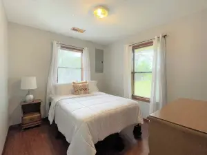 Cozy home right off the Pig Trail, in the Ozarks