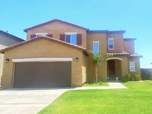 Las Lomas Home/3 Bedroom Home/2.5 bath/ Big Patio