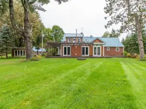 Lake Salem Waterfront Estate - Sleeps 14