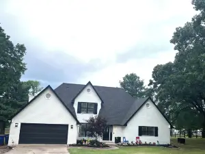 4-bedroom/4 bathroom luxury home, Eastside Fort Smith/Crashpad/Military housing