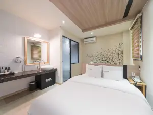Icheon Boutique XYM