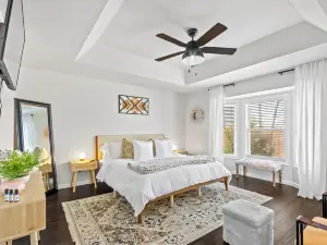 Home with a hot tub, deck, washer/dryer, central AC & game room