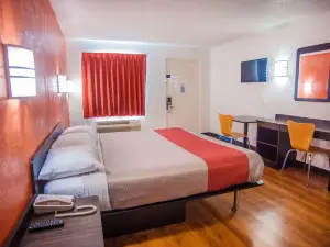 Motel 6 Corsicana, TX