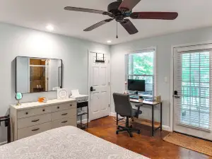 Riverfront Cottage Near Rock Island State Park
