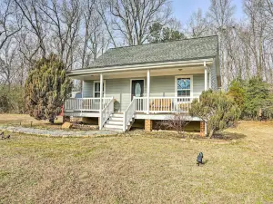 Sweet Vacation Cottage w/ Deck & Grill!