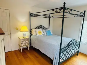 Charming 3-bedroom house with fitness room and WiFi in lovely Georgetown