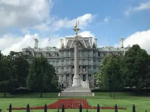 3-bedroom townhome in charming Clarksburg  in calm neighborhood.45 mn to DC