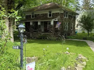 Cozy 3-bedroom house in charming Fredonia with AC, WiFi