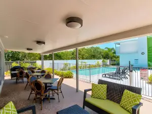 Mackay Oceanside Central Hotel Official