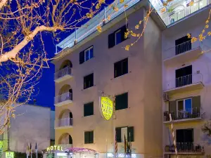 克萊因維恩酒店