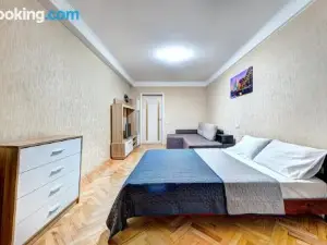 Apartments Near Ocean Plaza Druzhby Narodov Boulevard 8a