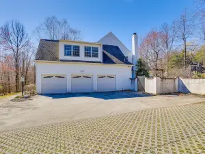 Malvern Home w/ Patio - 21 Mi to Philadelphia!