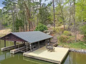 Spacious Waterfront Hyco Lake Retreat w/ Dock!
