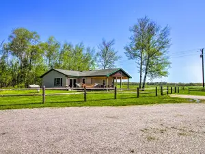 Rural 'Harry's House' w/ Fire Pit on 20 Acres