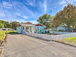 Walk to Cedar Creek Reservoir Home with Fire Pit!