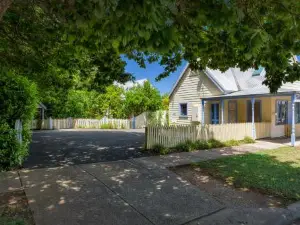 Bluebell Cottage Gembrook - Heated Spa & Wood Fireplace