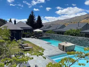 Cardrona Villa with Pool and Jacuzzi