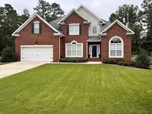 Perfect Masters retreat. Cozy home featuring salt water pool on a secluded lot.
